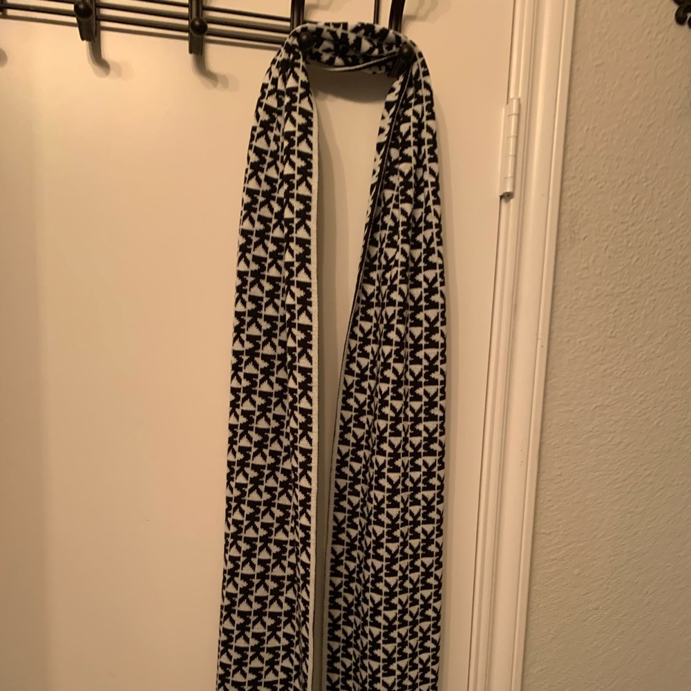Michael Kors black and white scarf